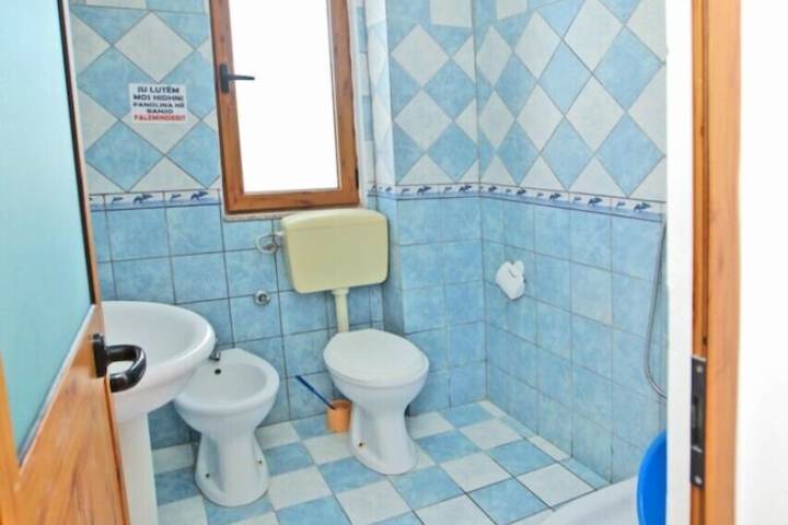 Room 6 of 11