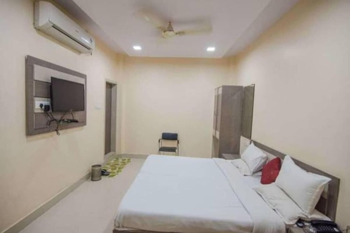 Room 6 of 11