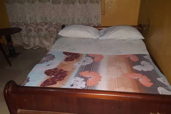 Room 5 of 16
