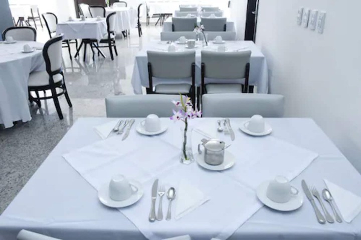 Breakfast/Coffee Service 65 of 105
