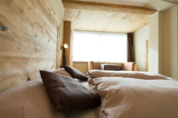 Room 9 of 24