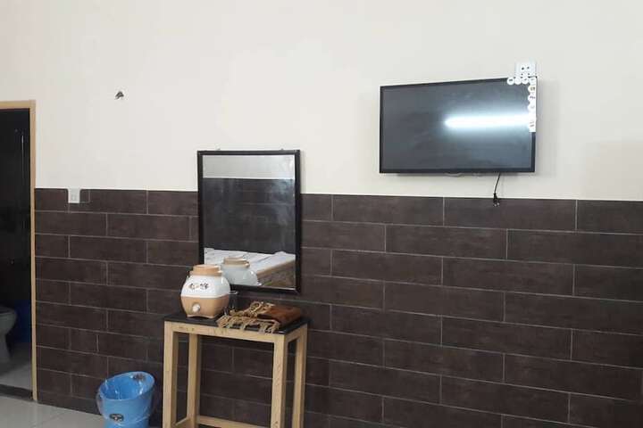 Room 15 of 16