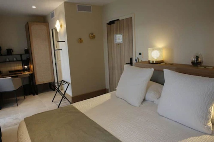 Room 40 of 135