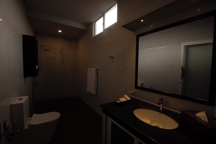 Room 122 of 174