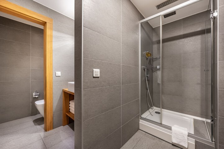 Room 100 of 120