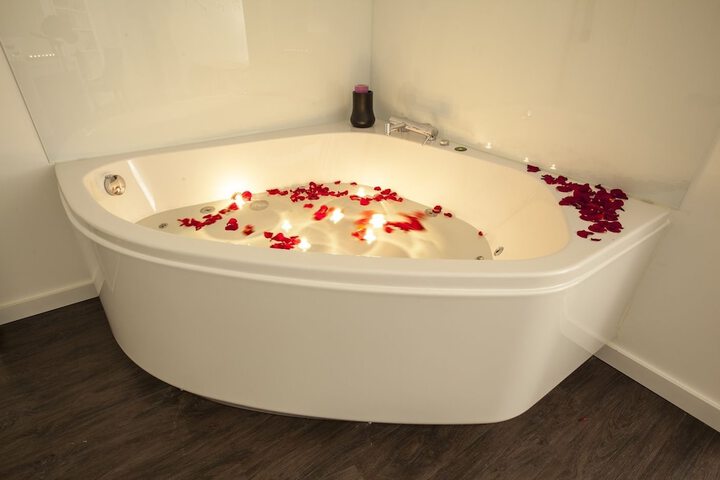 Jetted tub