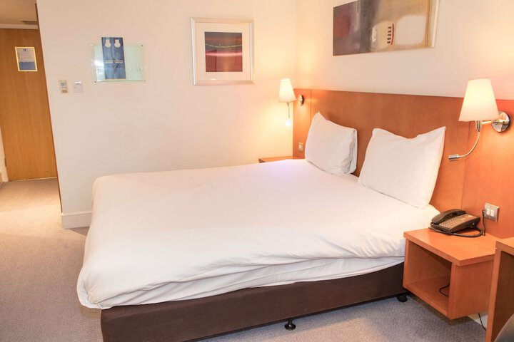 Room 13 of 40