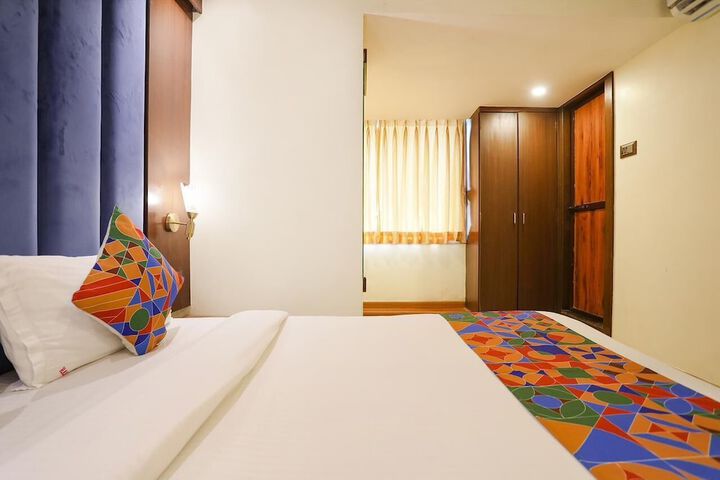 Room 4 of 9