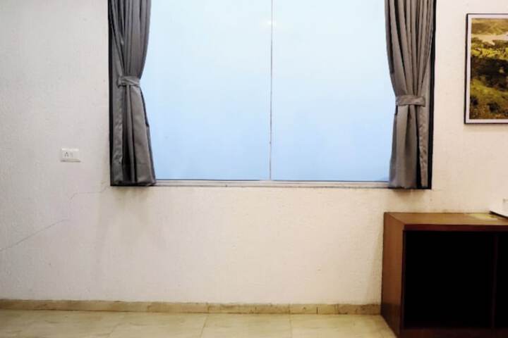Room 25 of 83