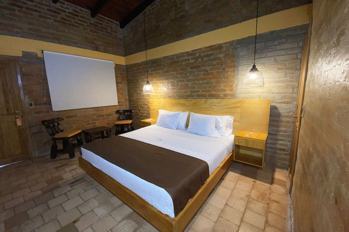 Room 3 of 43