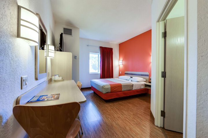 Room 15 of 28
