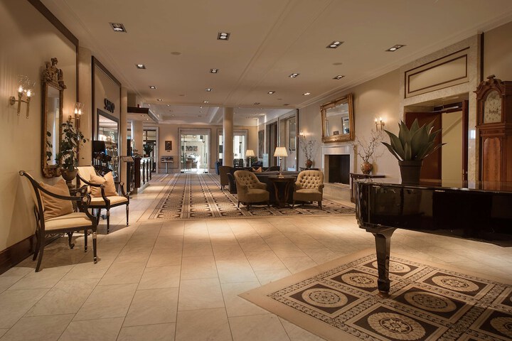 Entrance & Lobby