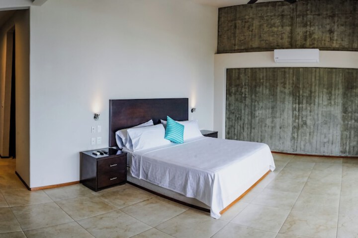 Room 10 of 37