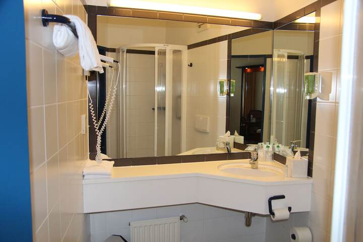 Room 11 of 23