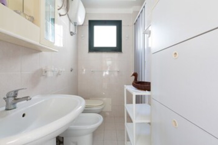 Room 2 of 29
