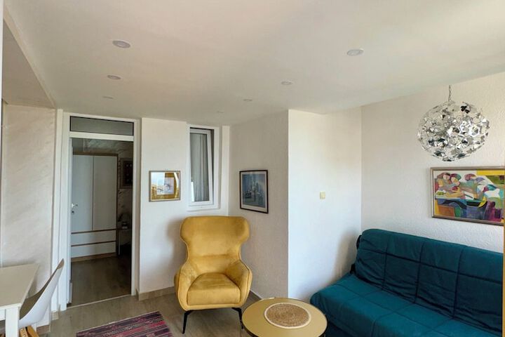 Room 46 of 80