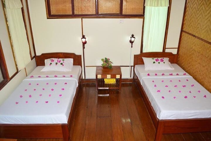 Room 11 of 28