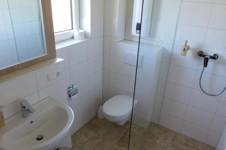 Room 8 of 13