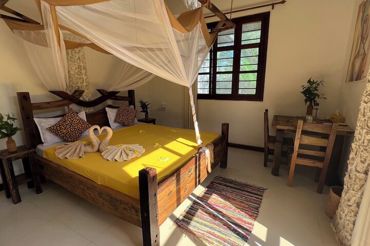 Room 65 of 293