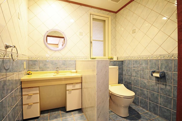 Room 10 of 21