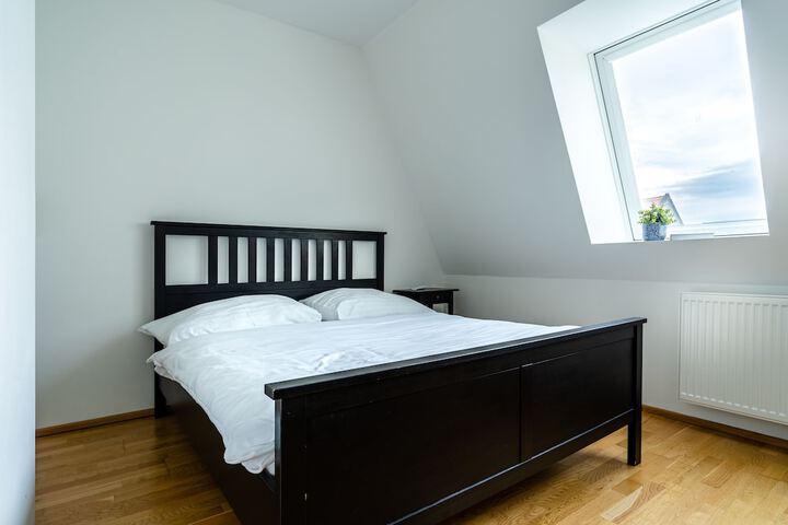Room 3 of 195