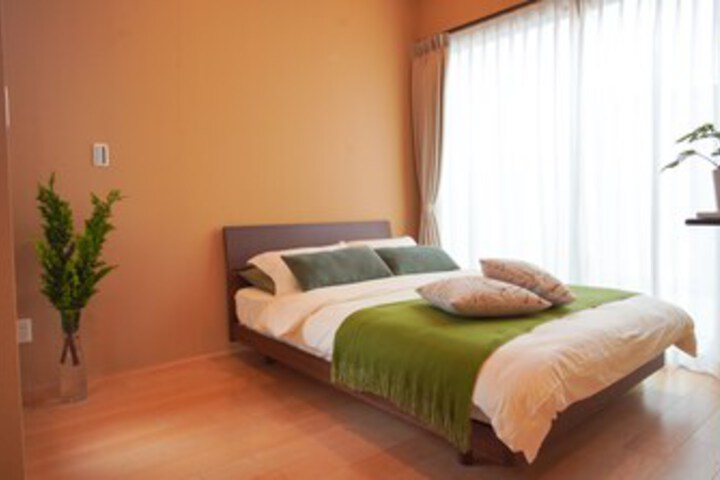 Room 13 of 16