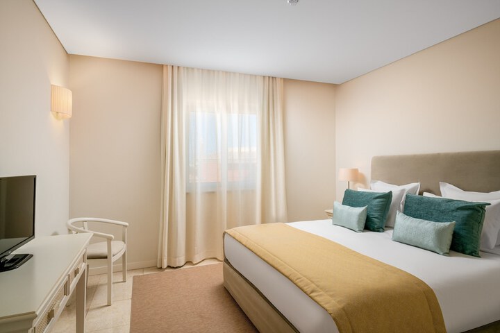 Room 12 of 98