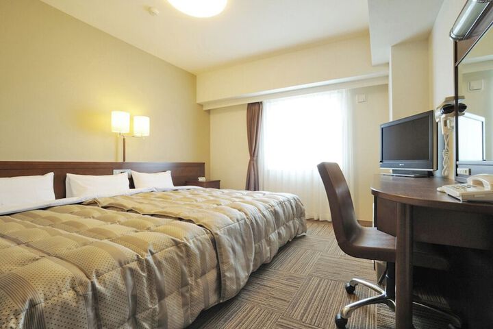 Room 9 of 16
