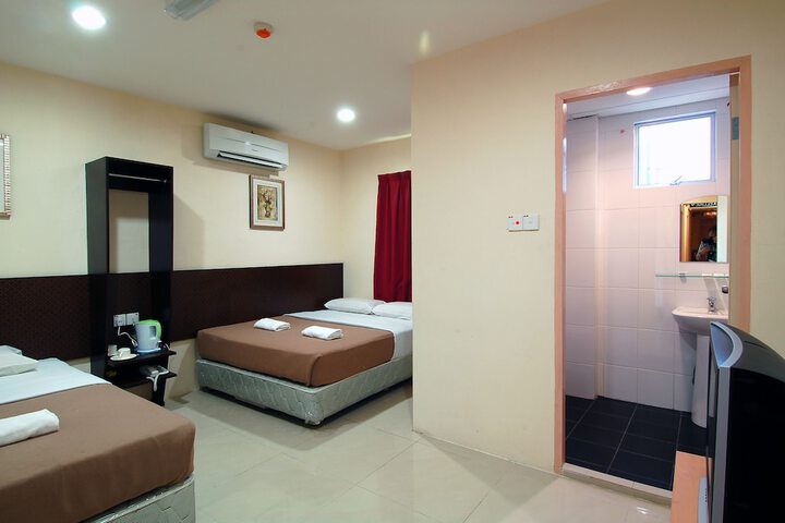 Room 4 of 12