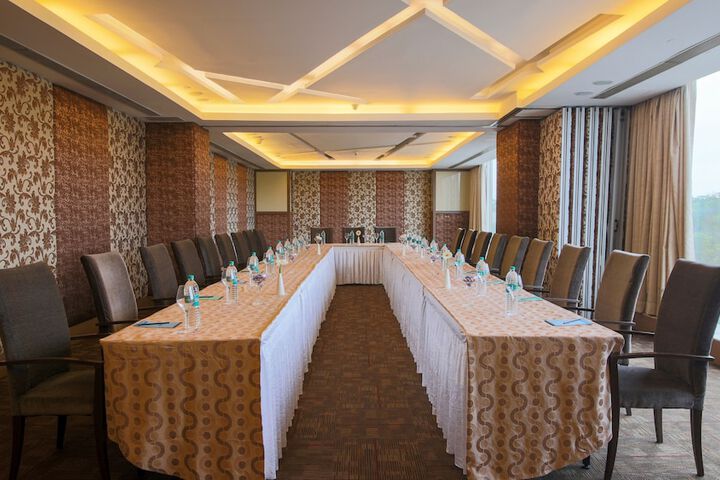 Ballroom/Hall 53 of 80