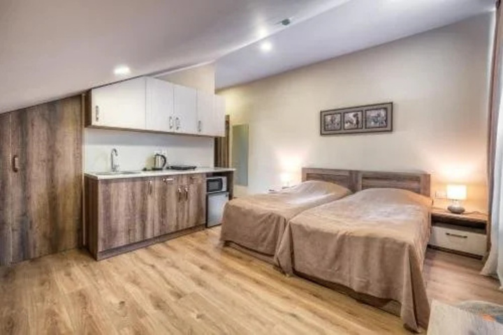 Room 4 of 20
