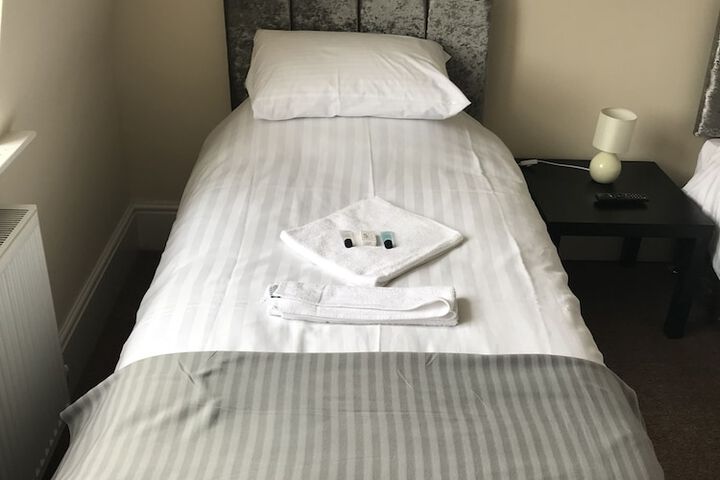 Room 12 of 37