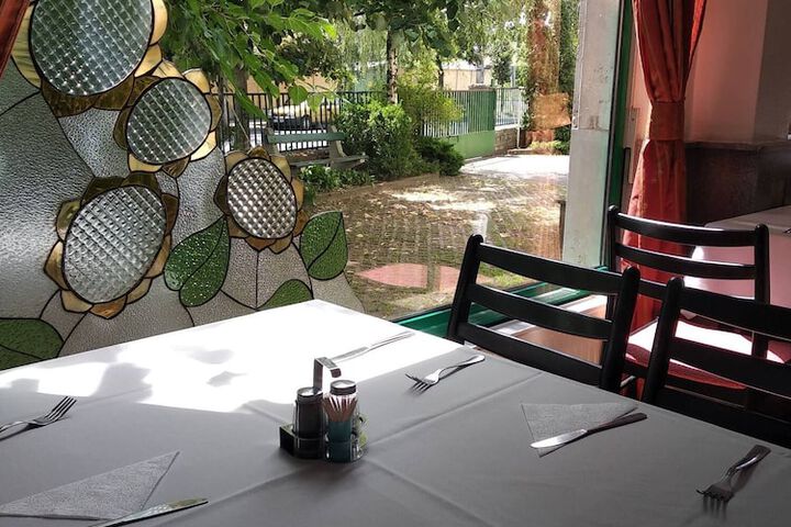 Dining 21 of 36