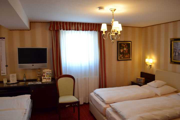 Room 7 of 47