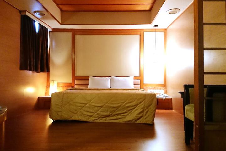 Room 19 of 33