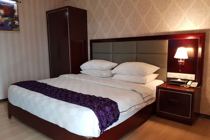 Room 19 of 37