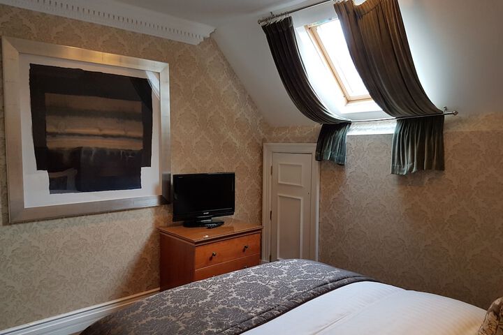 Room 15 of 82