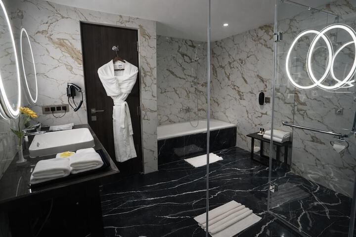 Room 42 of 70