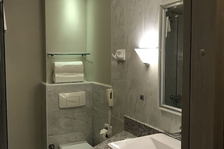 Room 57 of 105