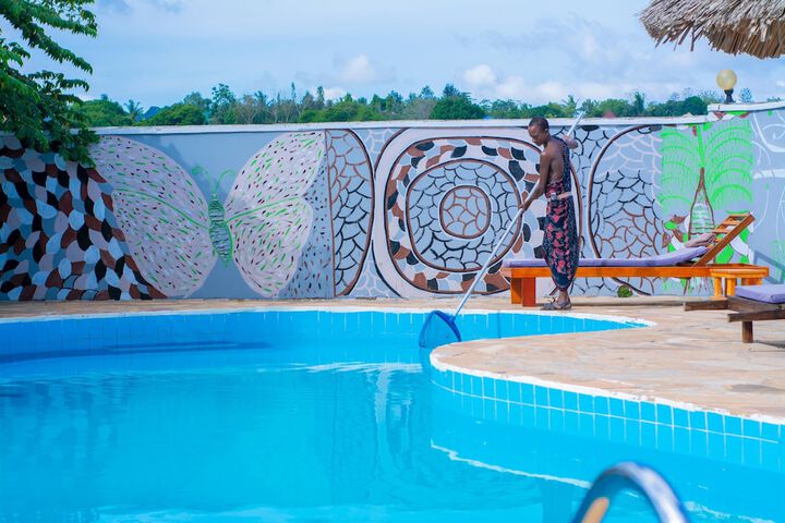 Pool 4 of 8