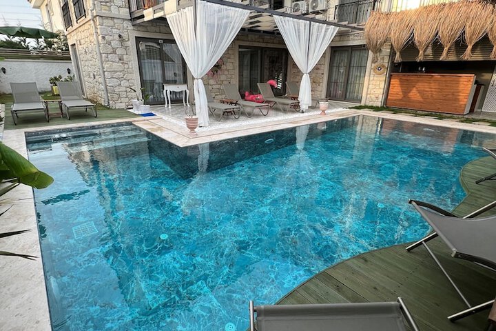 Pool 96 of 141