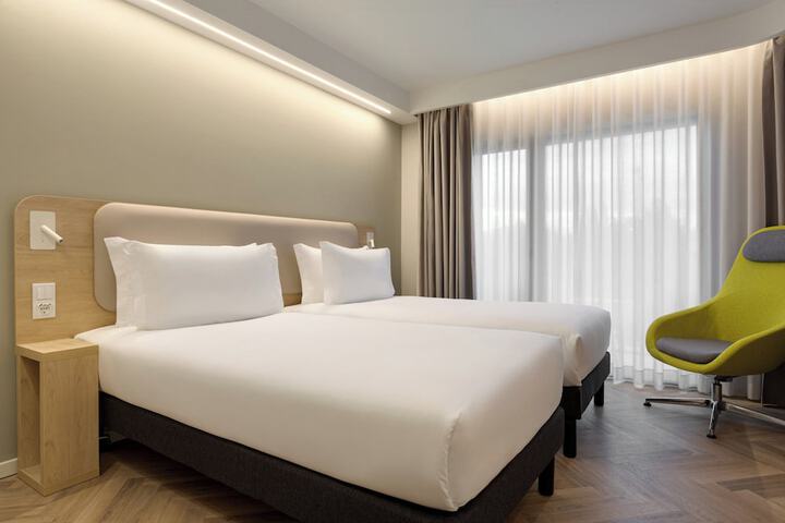 Room 5 of 28