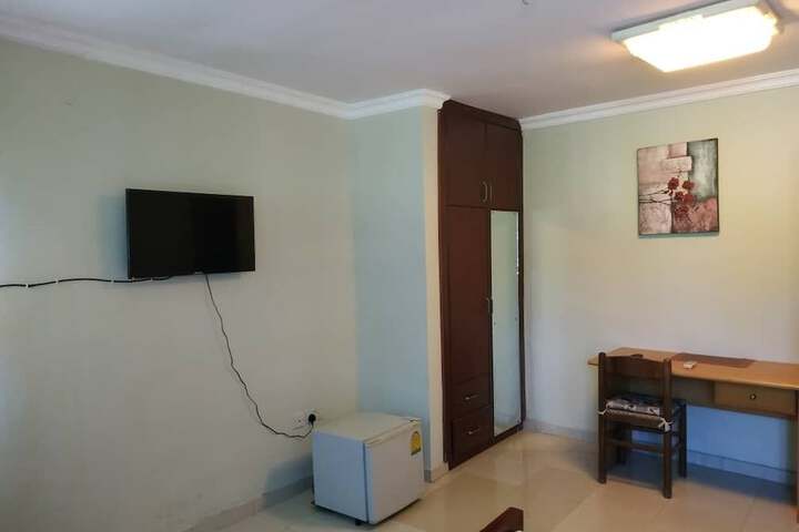 Room 4 of 14