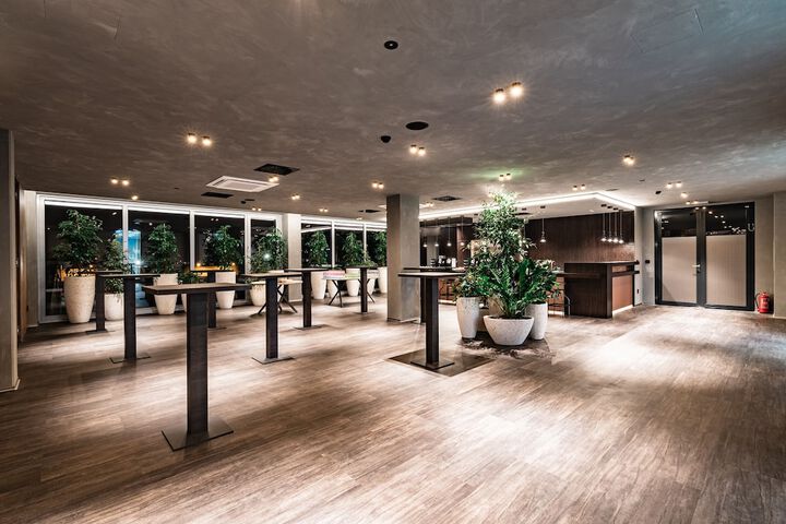 Business Center 36 of 40