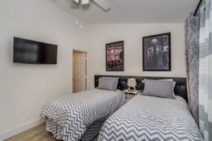 Room 7 of 13