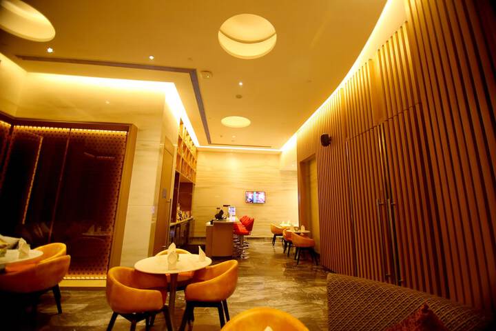 Lounge 47 of 61