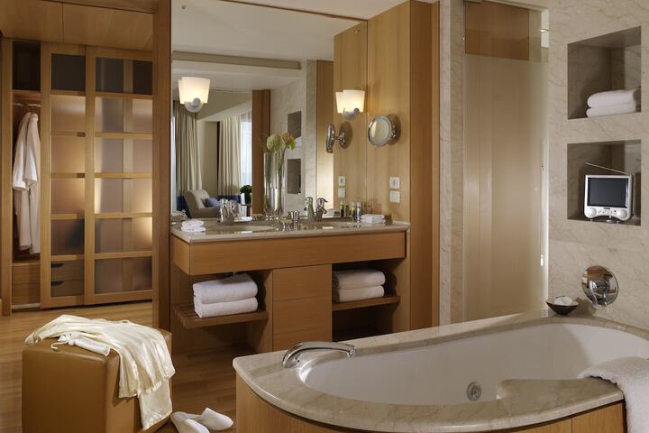 Room 17 of 24