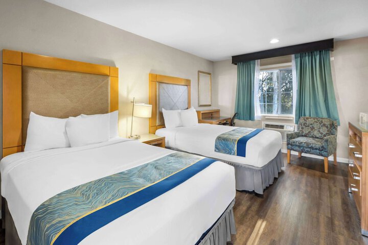 Double Accessible King Size Bed (2 of 11)