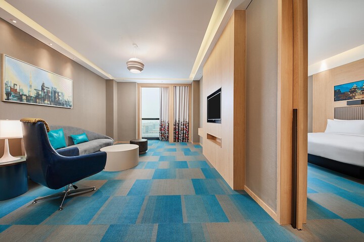 Room 17 of 38