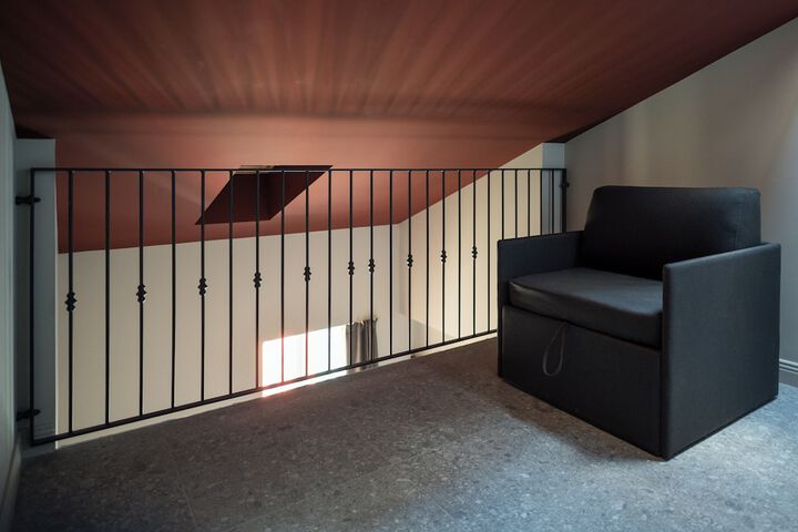 Room 10 of 99